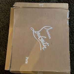 I’m selling a pair of Christian louboutin only been worn maybe 3xs